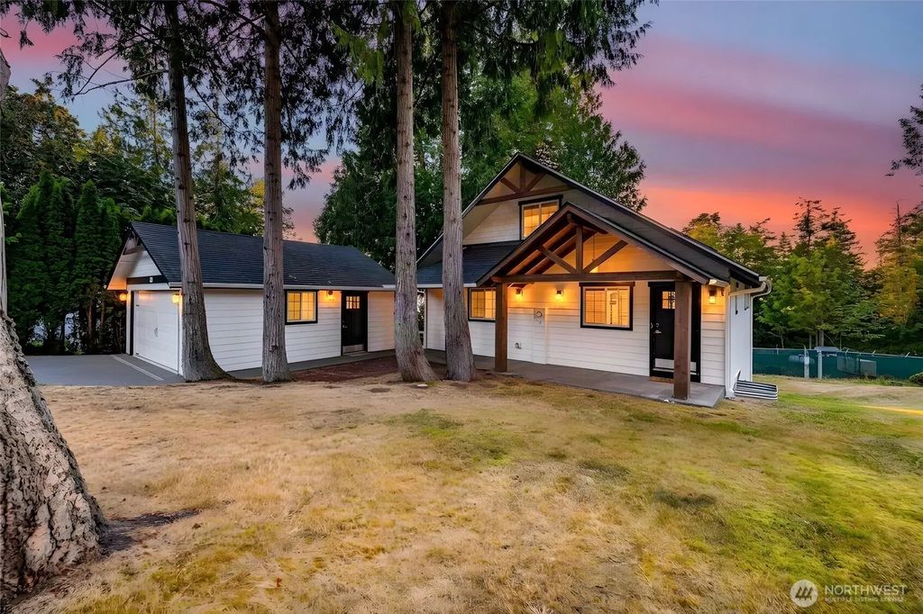 728 Tillamuk Drive, La Conner