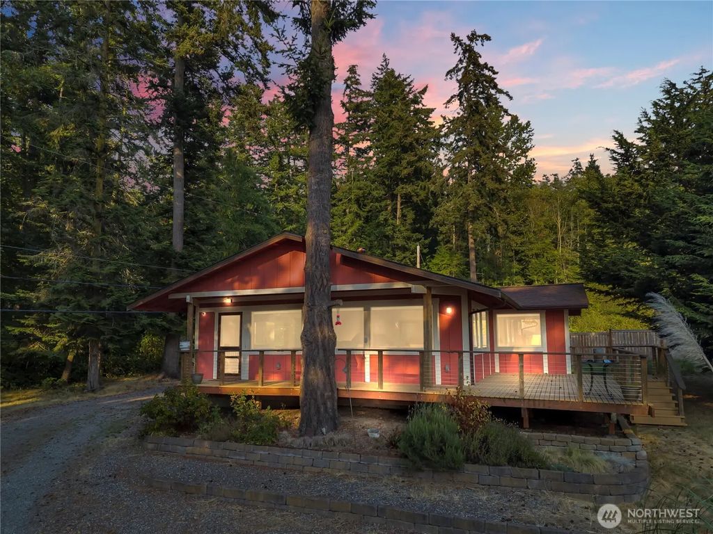 17261 Golden View Avenue, La Conner
