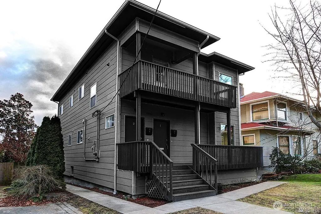 1906 3rd Avenue W 2, Seattle