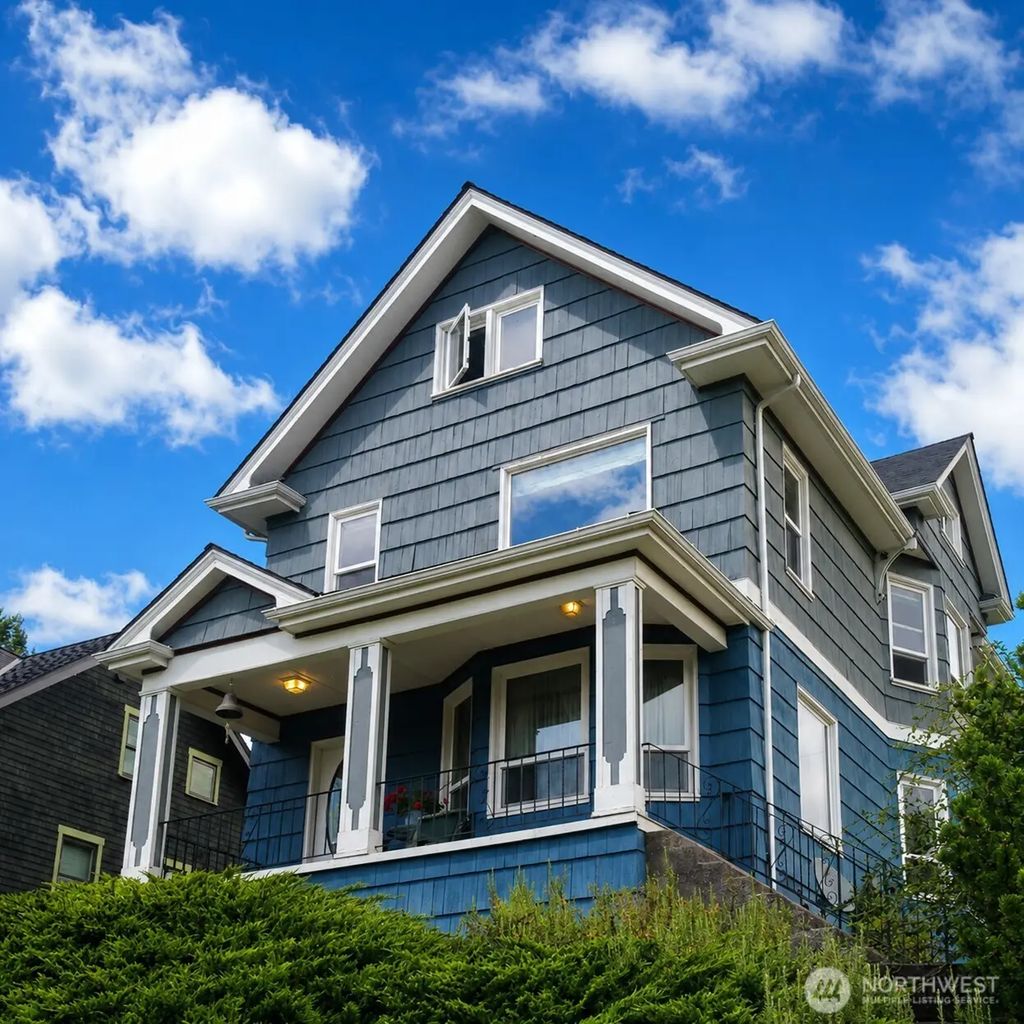 7652 E Green Lake Drive N, Seattle