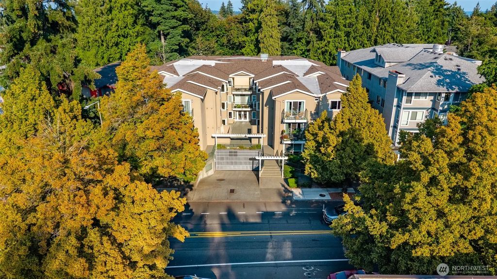 12034 15th Avenue Ne 103, Seattle