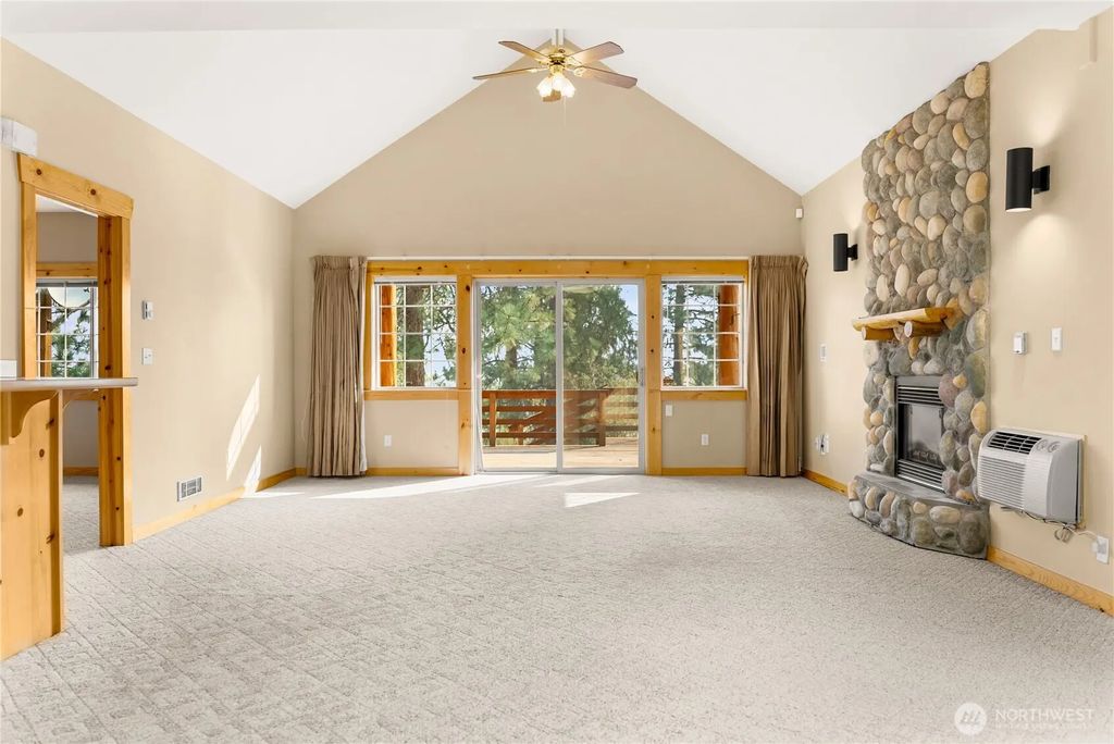 202 Cascadian Way 3, Winthrop
