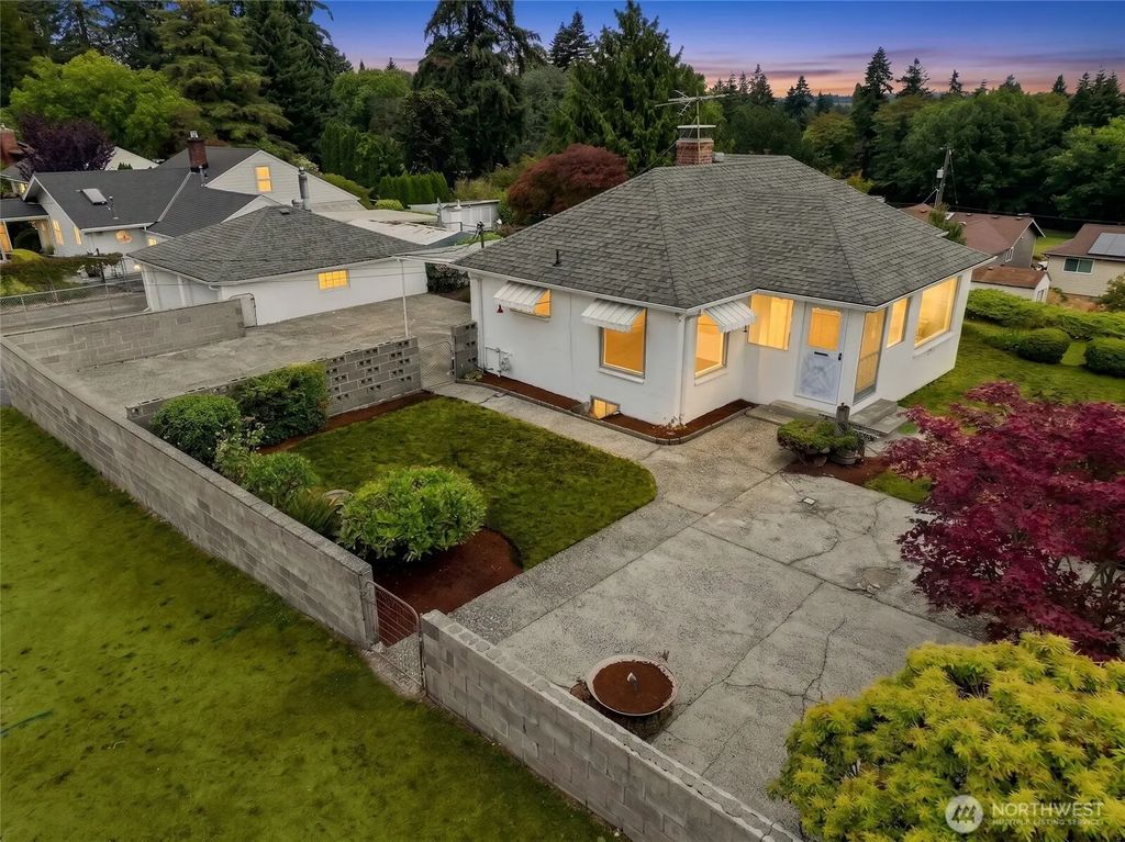 15852 7th Avenue Sw, Seattle