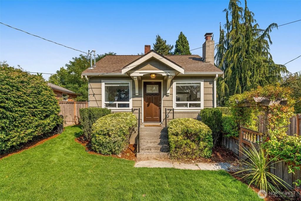10530 Ashworth Avenue N, Seattle