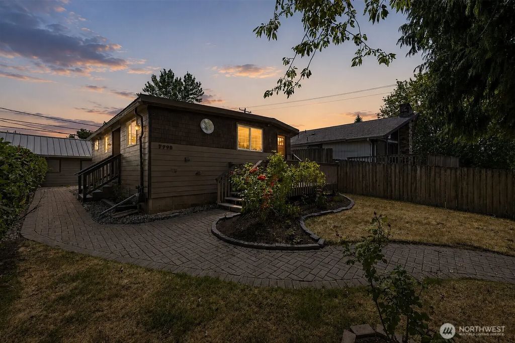7768 14th Avenue Sw, Seattle