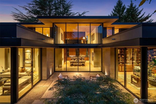 8718 Overlake Drive W, Medina