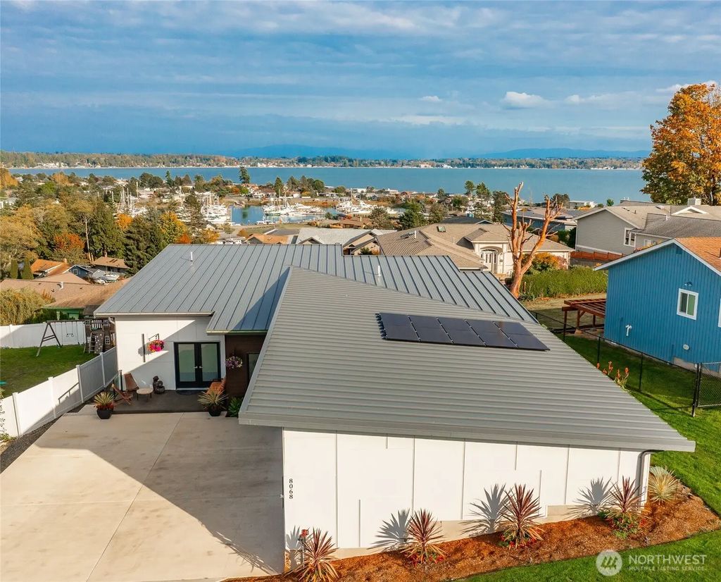 8068 Niska Road, Blaine