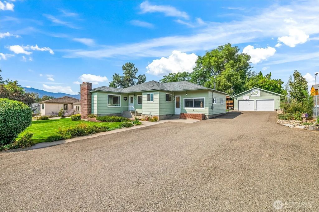 225 Se 1st Street, East Wenatchee
