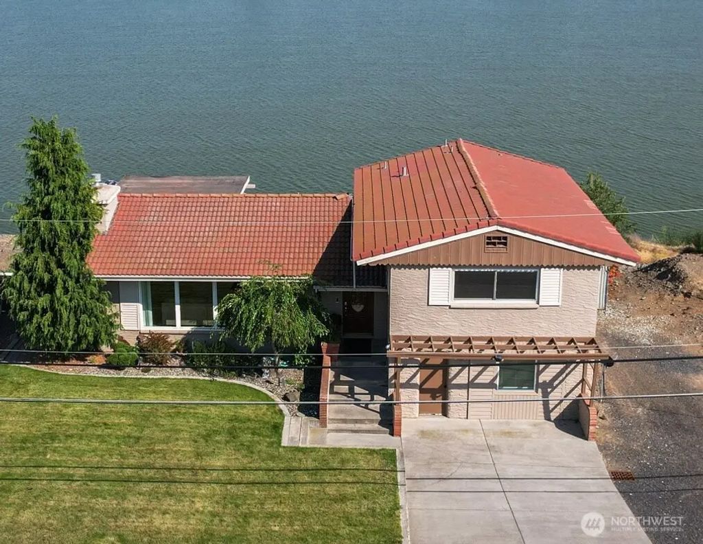 1345 W Lakeside Drive, Moses Lake