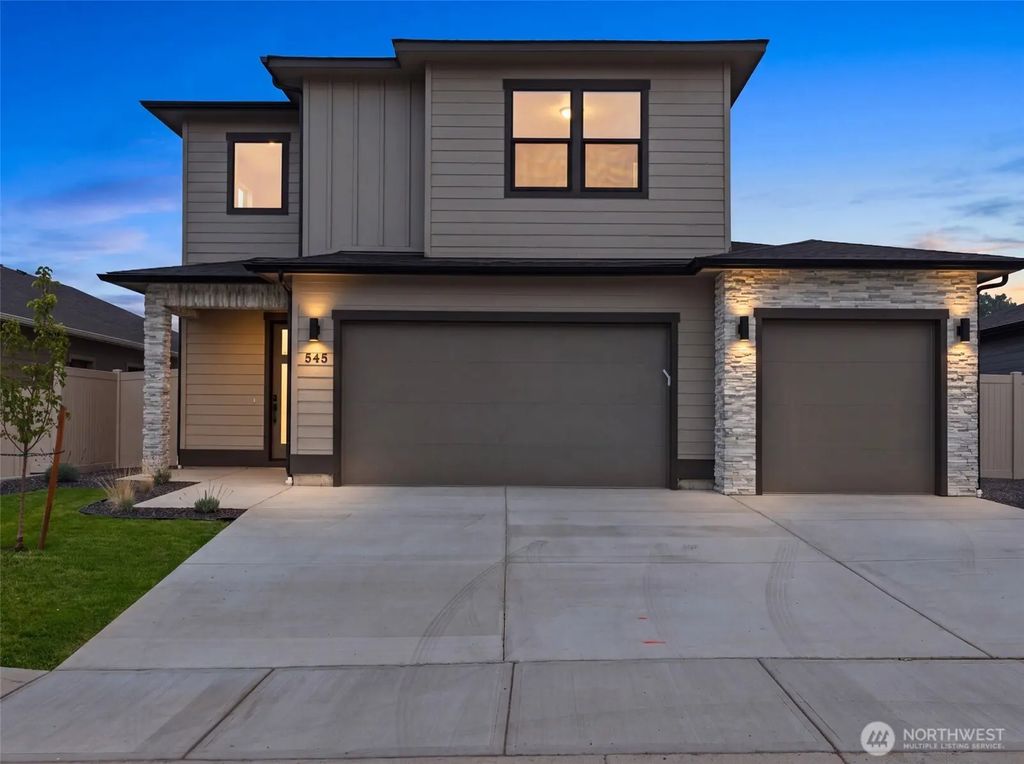 545 S Perry Avenue, East Wenatchee