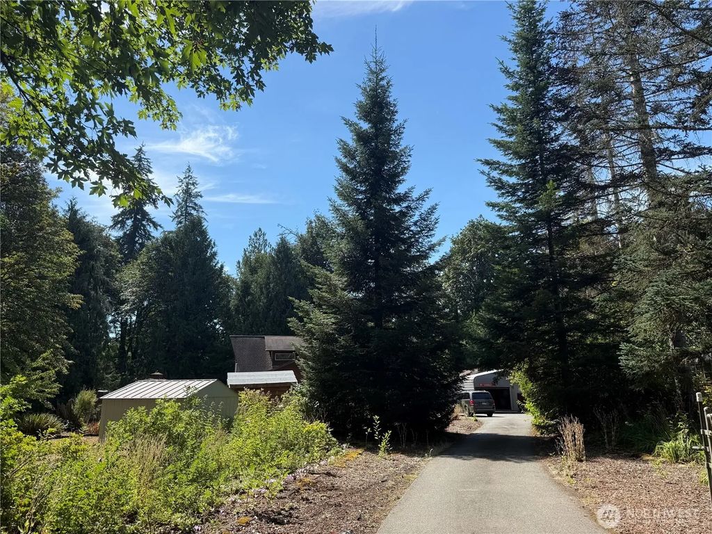 82 Ne Miller Road, Belfair
