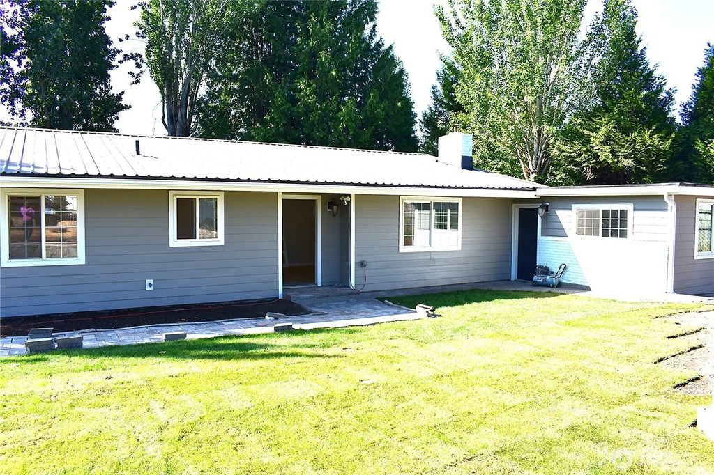7604 52nd Avenue W, Lakewood