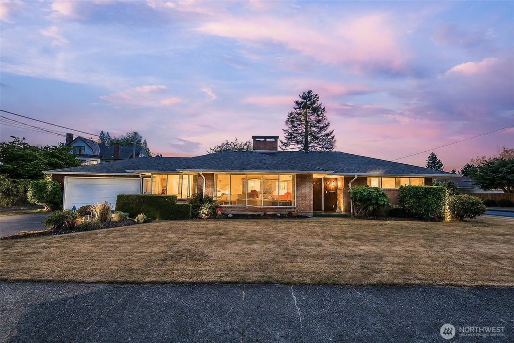 315 W Broadway Avenue, Montesano