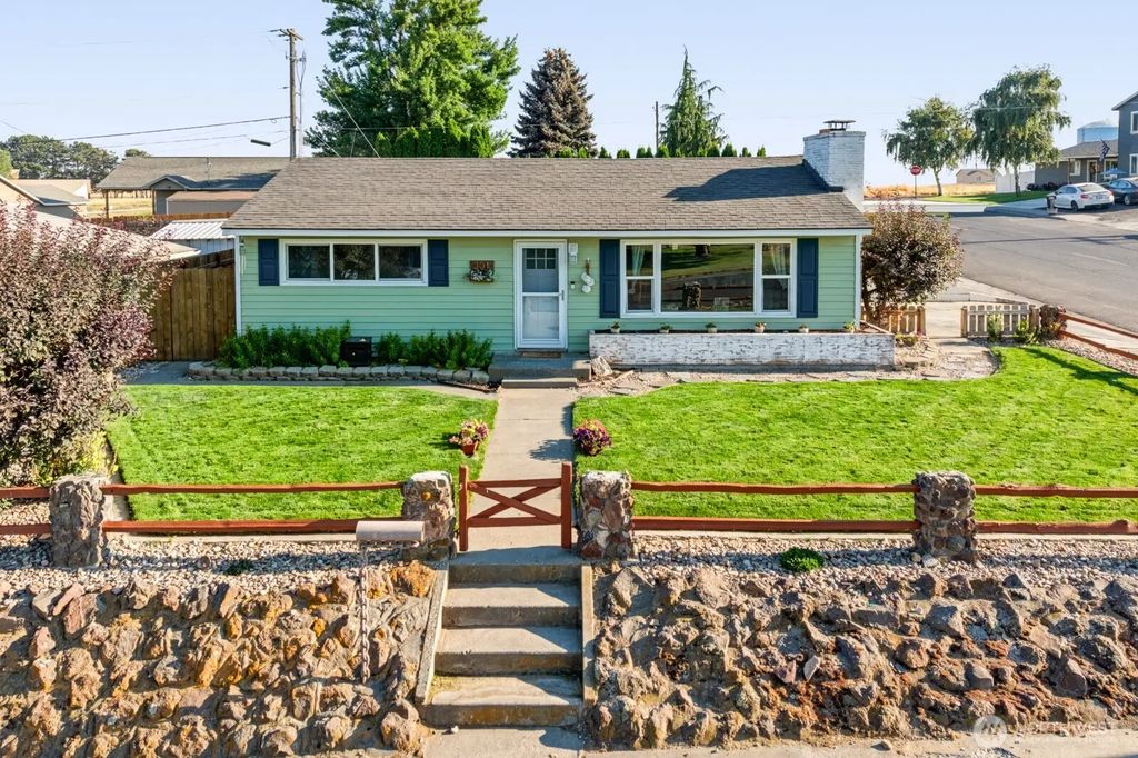 301 E 8th Street, Warden
