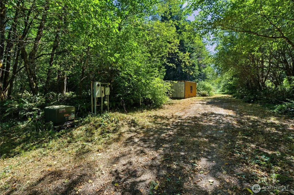 2041 E Rasor Rd, Belfair