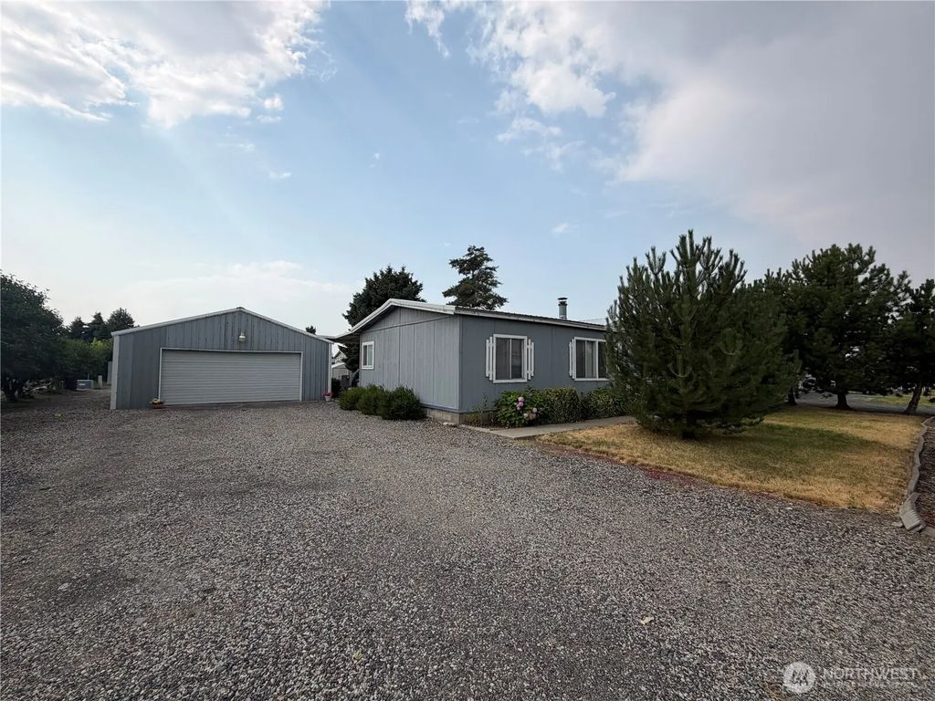 415 E Lewis, Coulee City