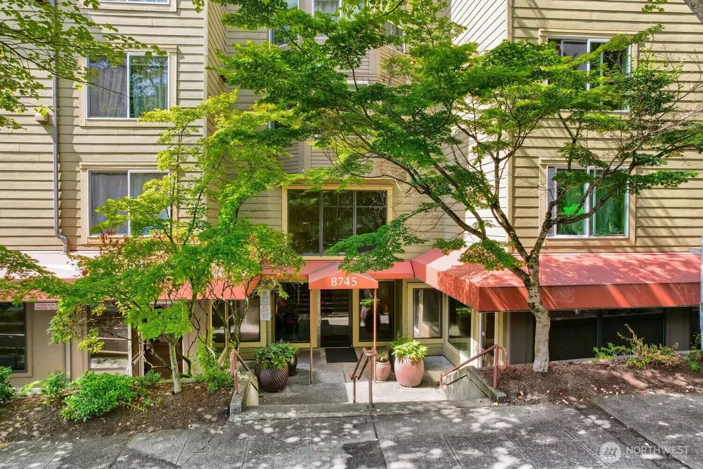 8745 Greenwood Avenue N 409, Seattle