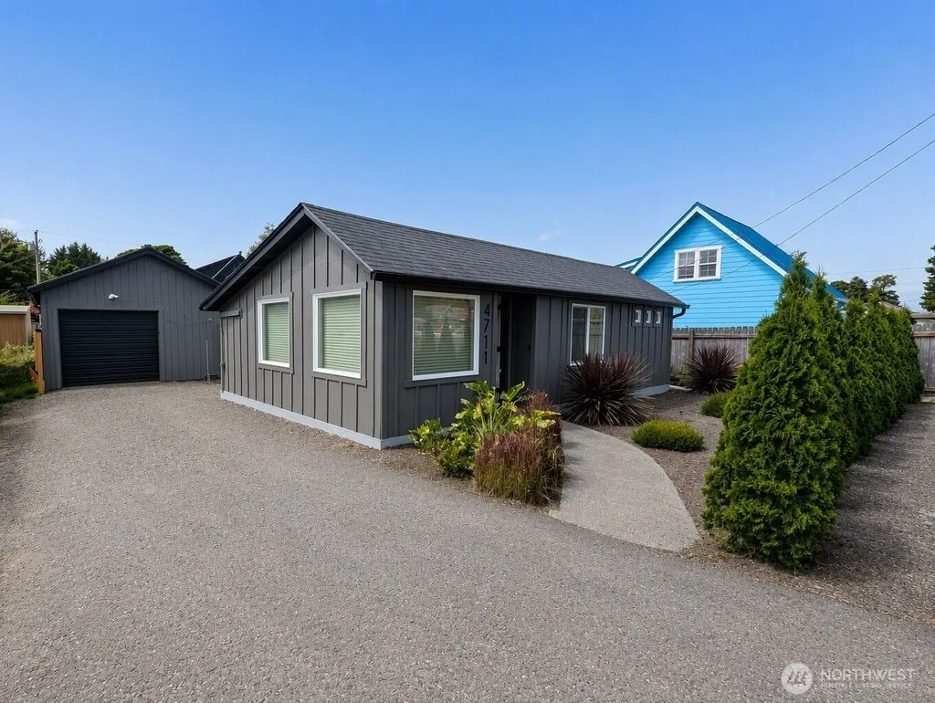 4711 Pacific Way, Seaview