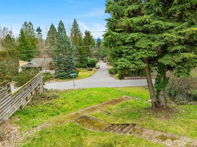 9229 45th Avenue Ne, Seattle
