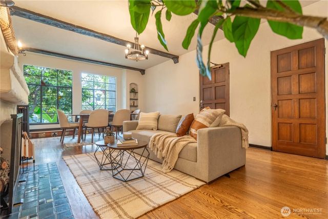 4204 11th Avenue Ne 8, Seattle