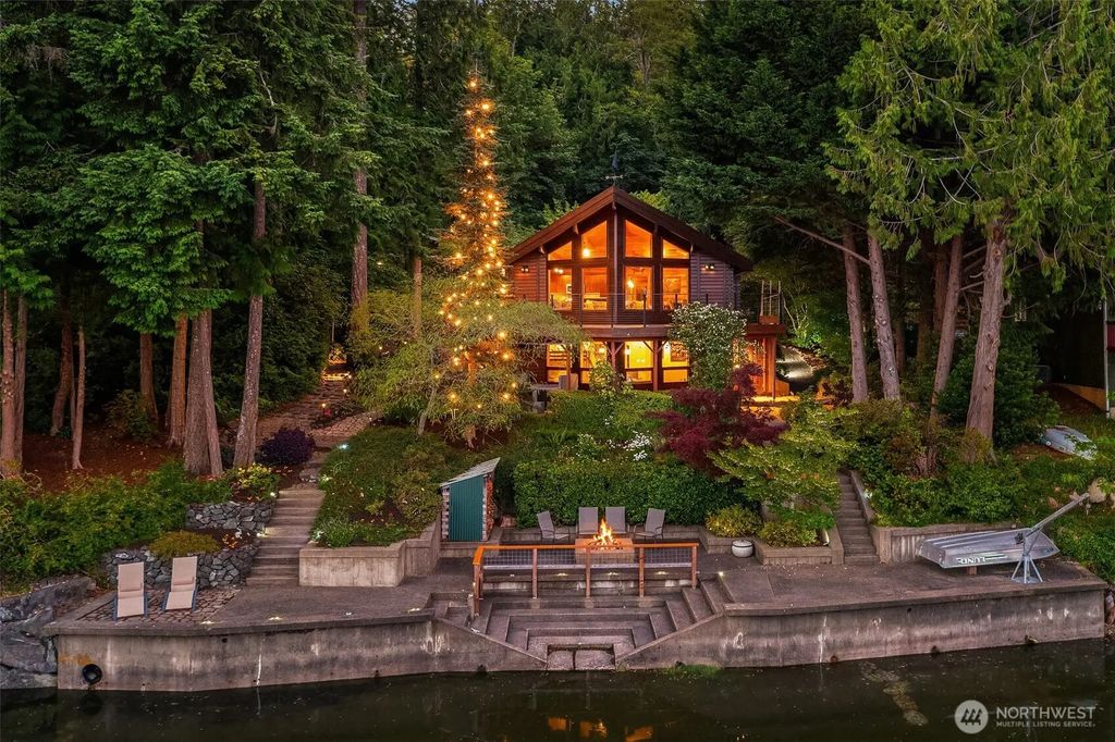 211 E Church Point Drive, Shelton
