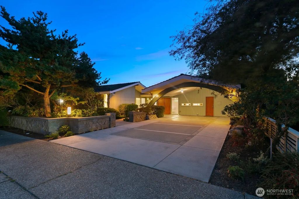 3051 44th Avenue W, Seattle