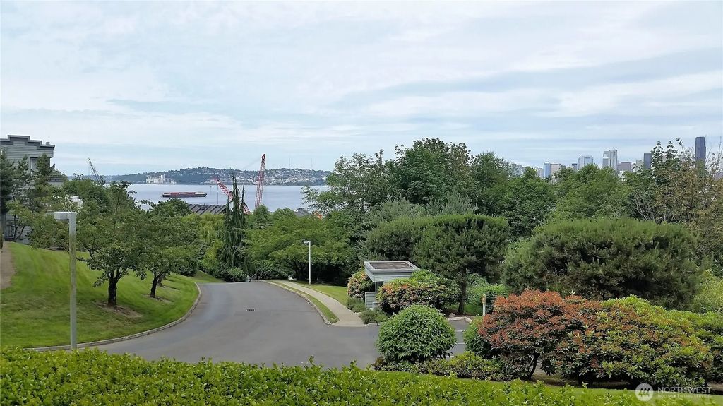 2349 Sw Harbor Avenue Sw 101, Seattle