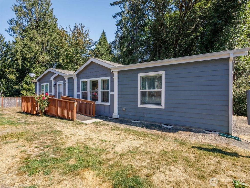 2090 E Crestview Drive, Shelton