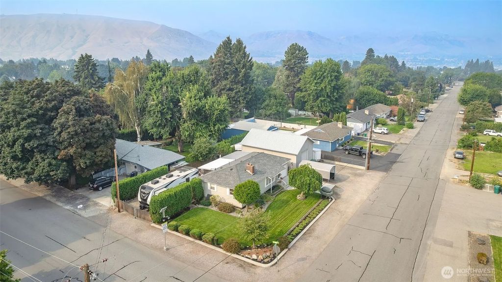 1388 Tedford Street Se, East Wenatchee