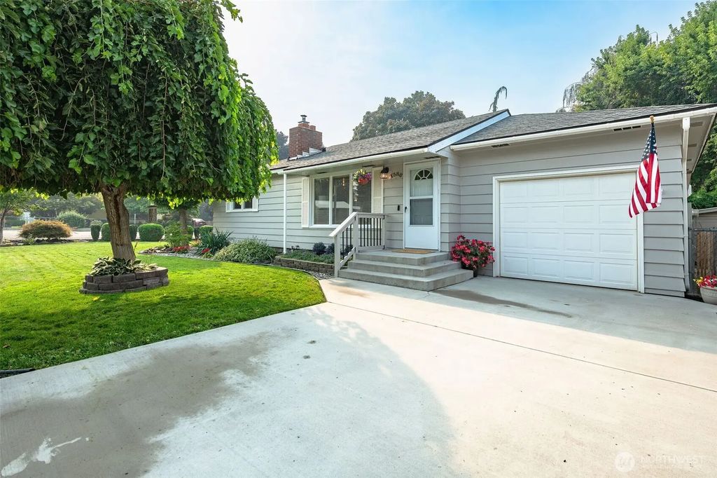 1388 Tedford Street Se, East Wenatchee