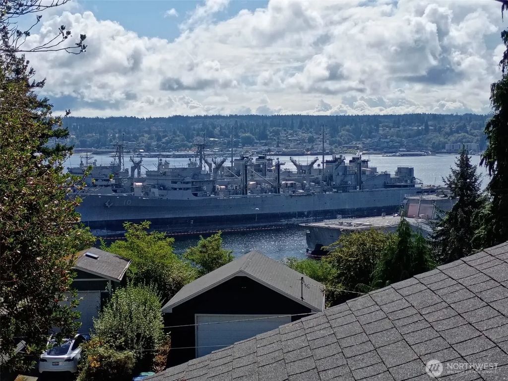 735 S Summit Avenue, Bremerton