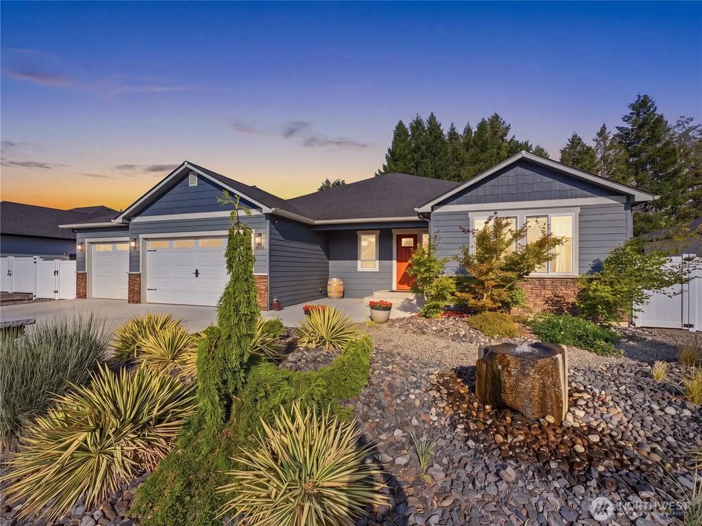 625 S Perry Avenue, East Wenatchee