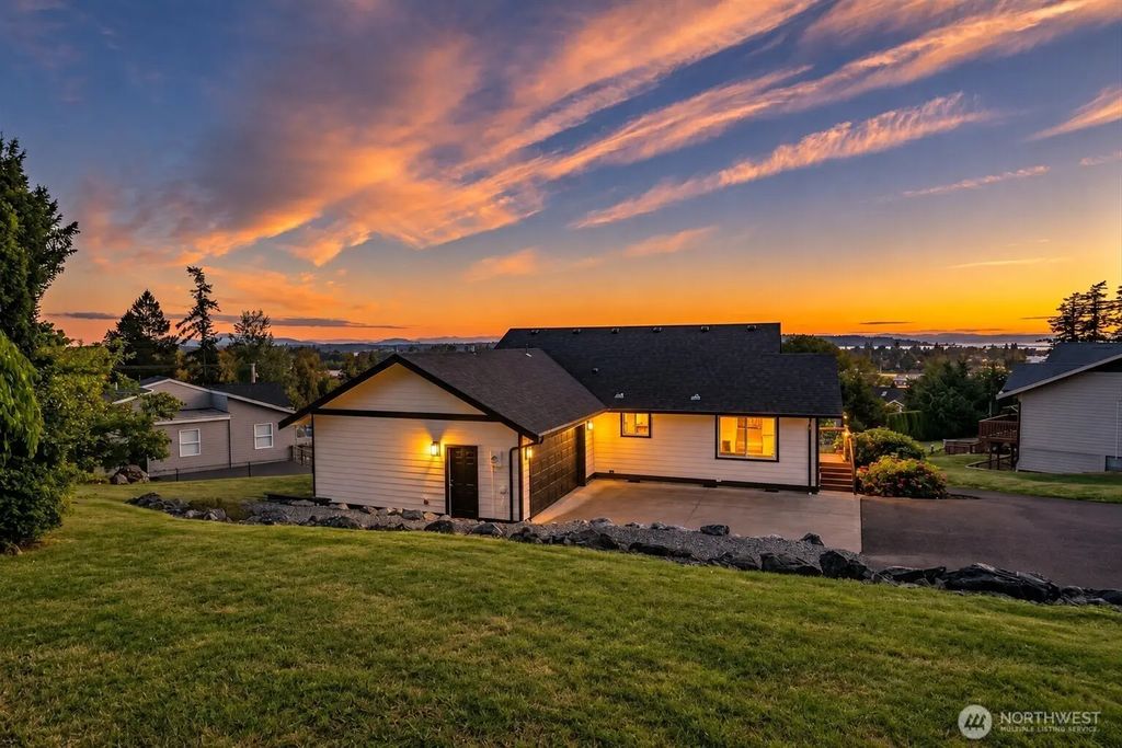 668 Parkview Place, Blaine