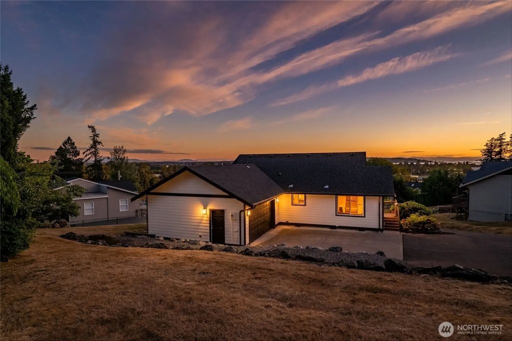 668 Parkview Place, Blaine