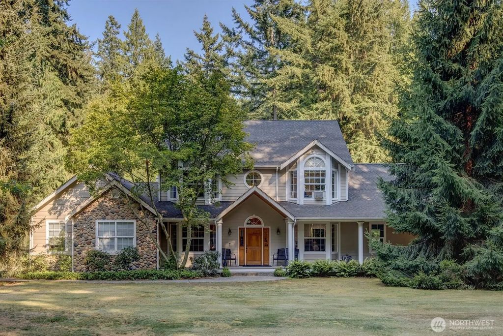 6477 Cultus Bay Road, Clinton