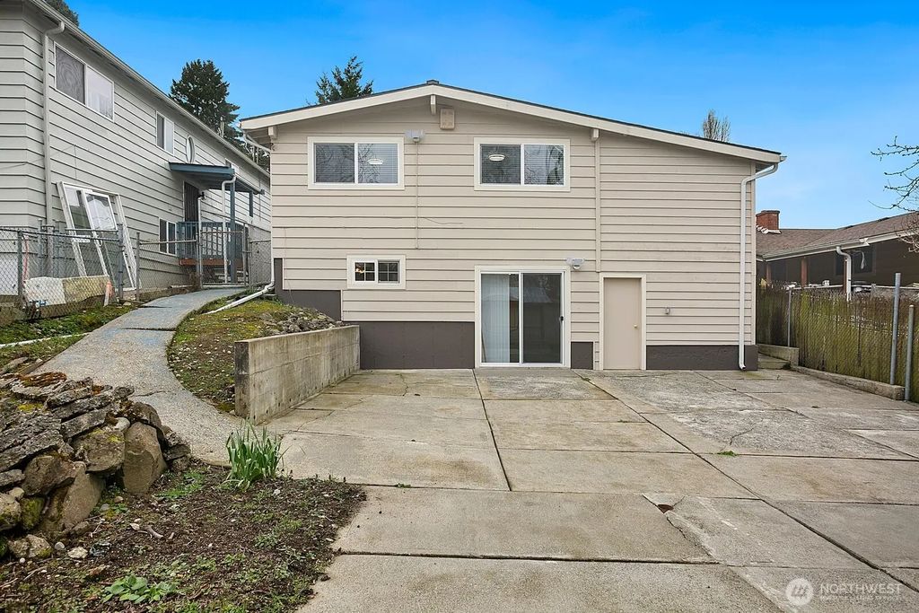 7226 33rd Avenue S, Seattle