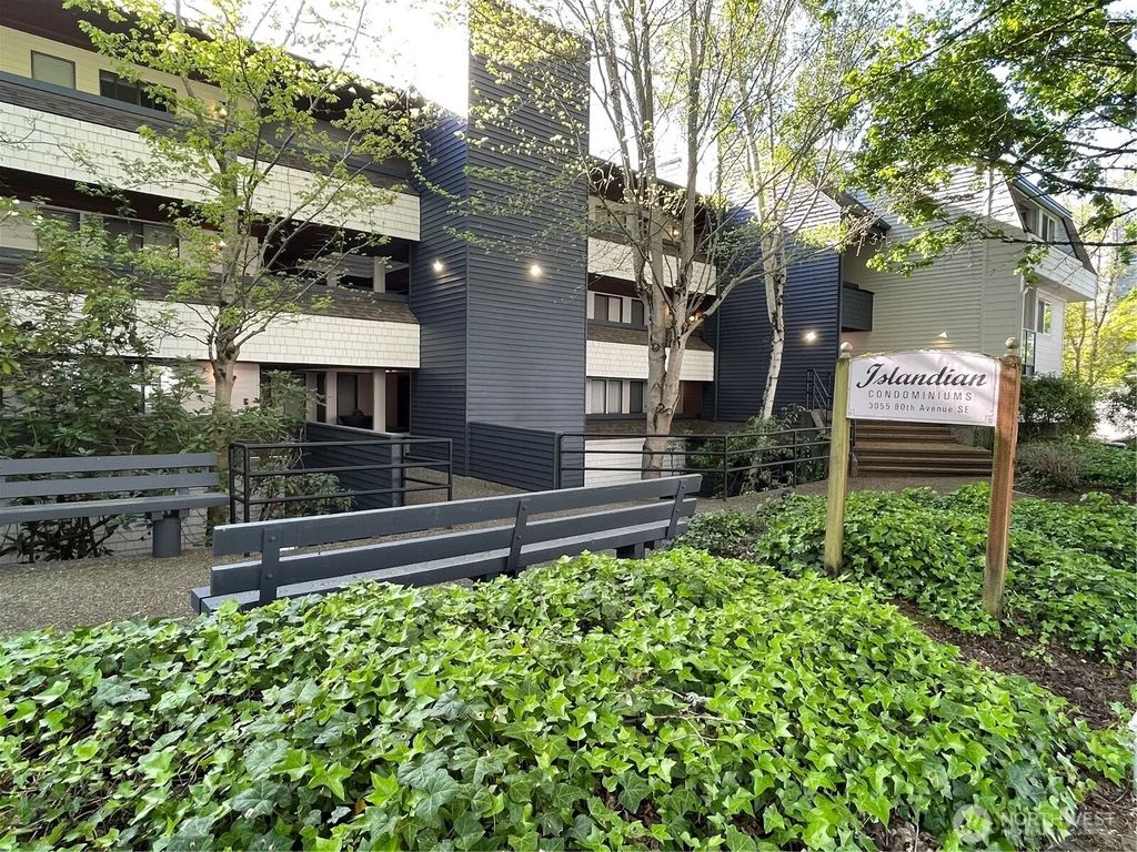 3055 80th Avenue Se 107, Mercer Island