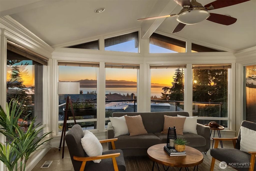 310 Skyline Drive, Edmonds