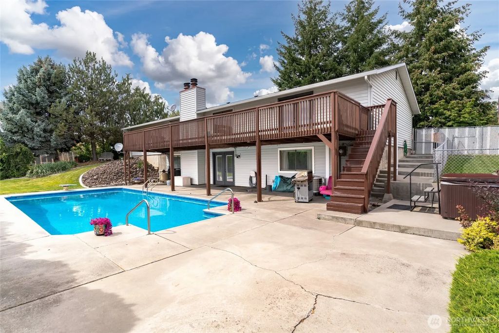 914 Roosevelt Boulevard, Ephrata