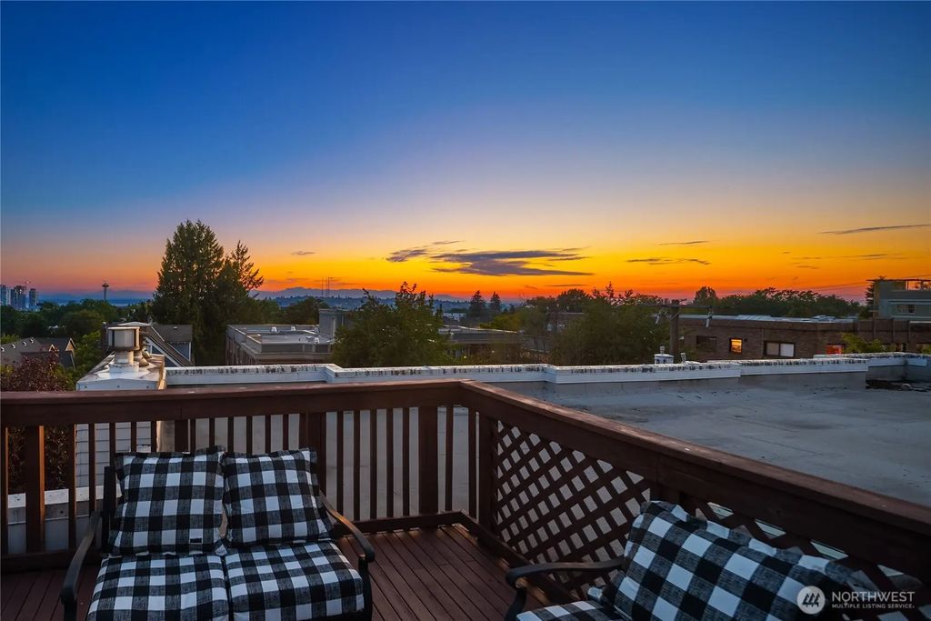 524 12th Avenue E 301, Seattle