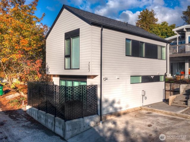 7507 Latona Avenue Ne, Seattle