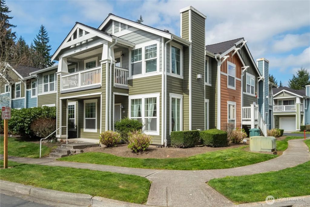 10515 221st Lane Ne 102, Redmond
