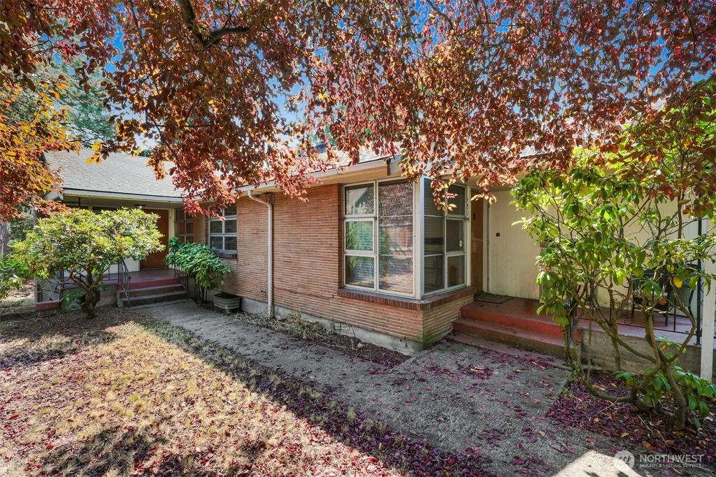 4815 S Holly Street, Seattle