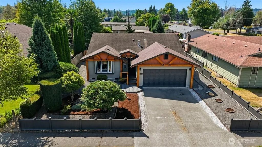 1218 10th Avenue Nw, Puyallup