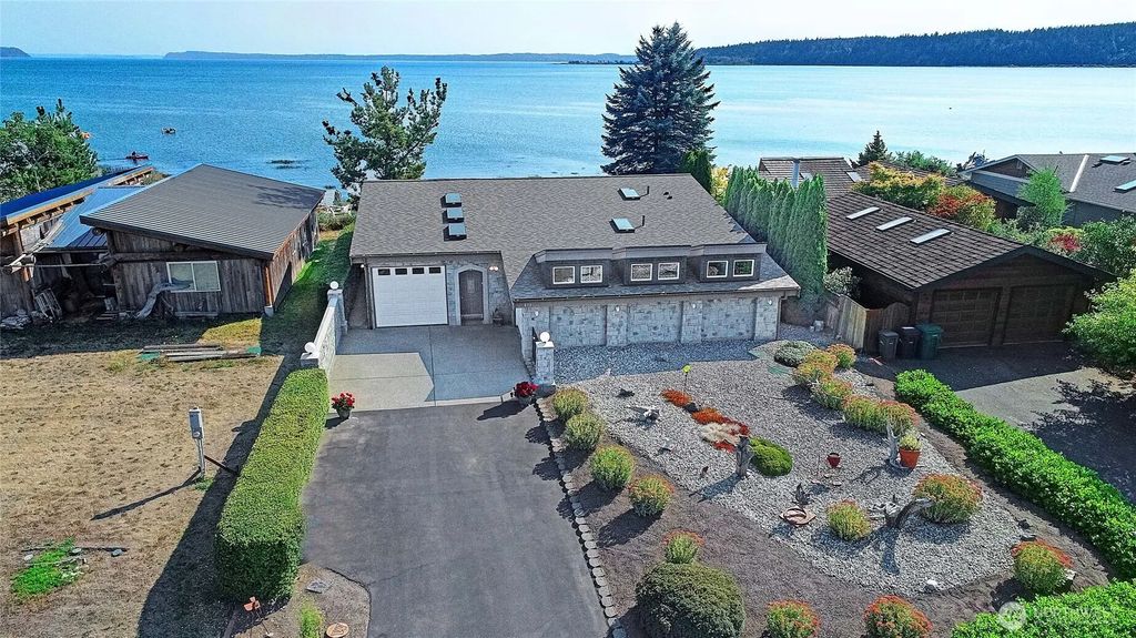 870 Livingston Bay Shore Drive, Camano Island