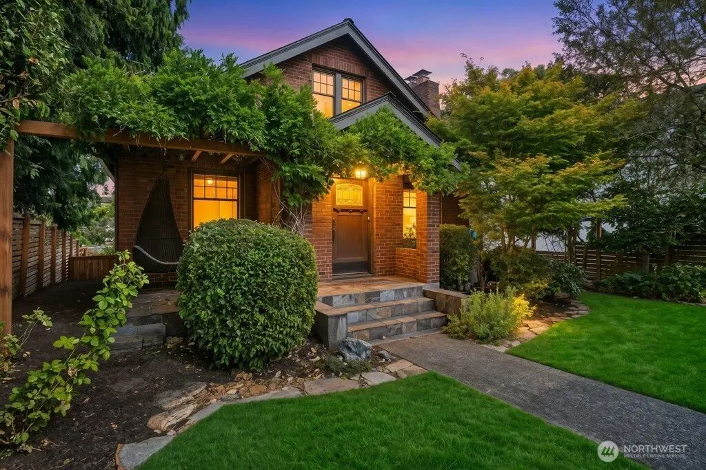 3228 35th Avenue W, Seattle