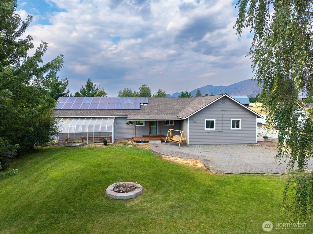 6 Peacock Lane, Omak