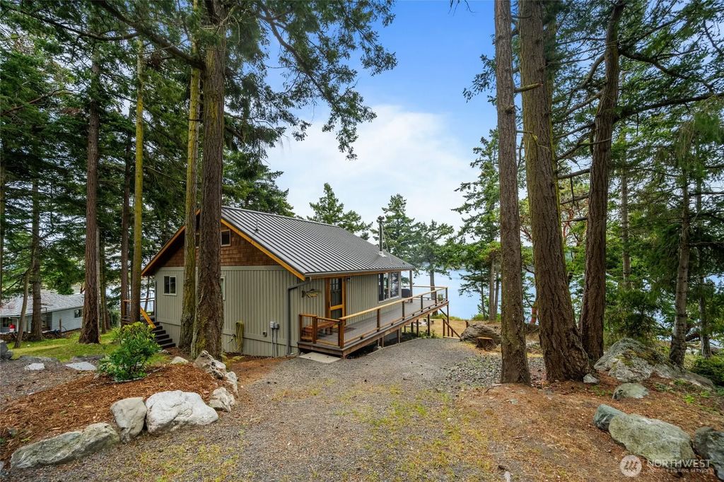 345 Reed Bay Rd, Decatur Island
