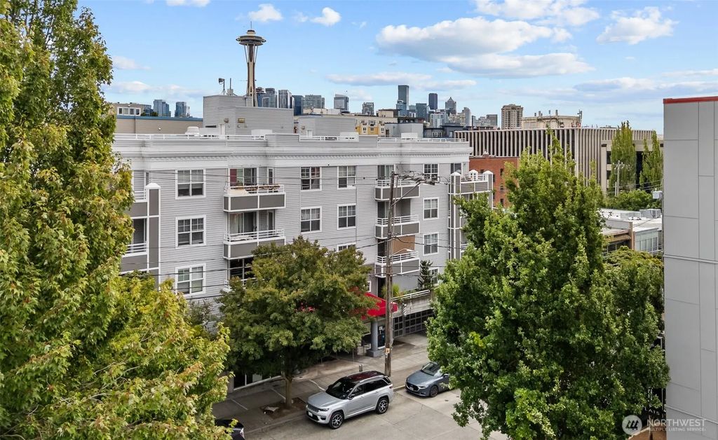 520 2nd Avenue W 201, Seattle