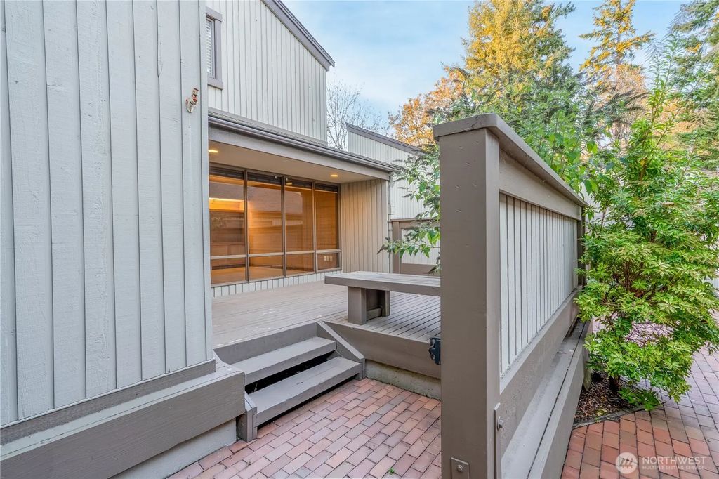 119 98th Avenue Ne 119, Bellevue